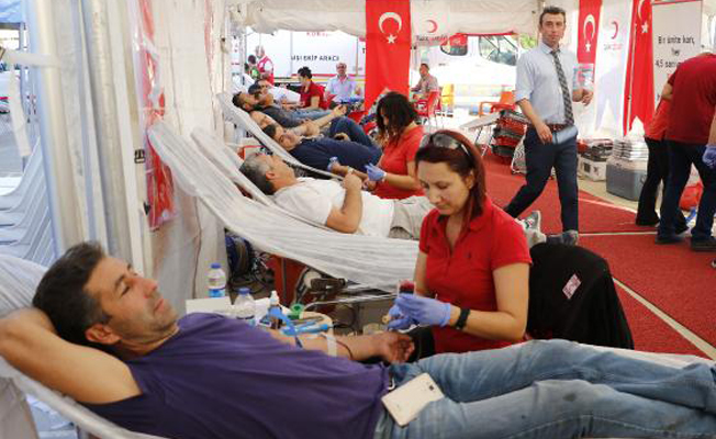 Antalyalı öğrenciler, kan bağışı rekoru kırdı Antalyalı öğrenciler, kan bağışı rekoru kırdı