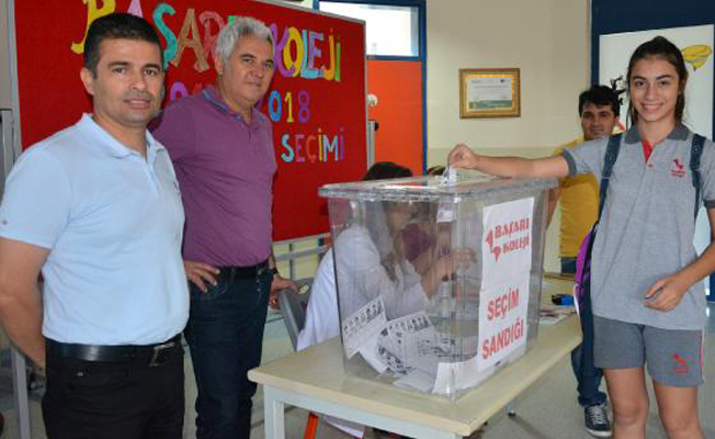 Başarı Koleji'nde demokrasi şöleni Başarı Koleji'nde demokrasi şöleni