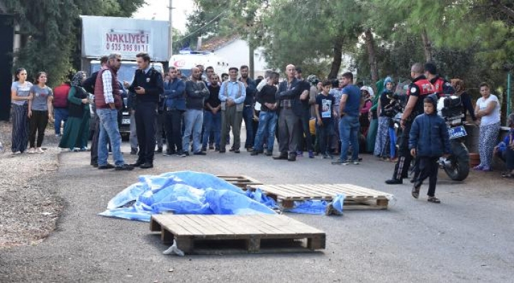 Minik Serhan, amcasının kamyonetinin altında kalarak can verdi Minik Serhan, amcasının kamyonetinin altında kalarak can verdi