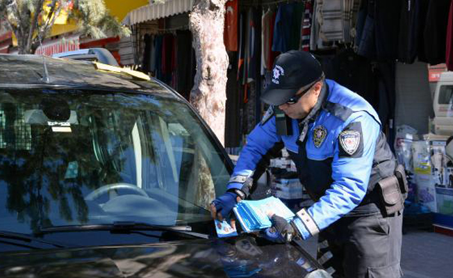 Sürücülere broşürlü uyarı Sürücülere broşürlü uyarı