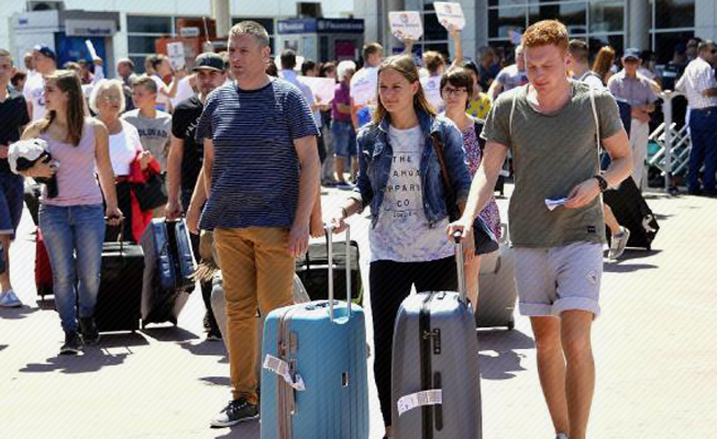 Antalya'ya 10 ayda 9.5 milyon turist geldi Antalya'ya 10 ayda 9.5 milyon turist geldi