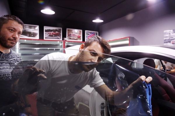 Cam filmi yasağındaki belirsizlik, esnafı tedirgin etti Cam filmi yasağındaki belirsizlik, esnafı tedirgin etti