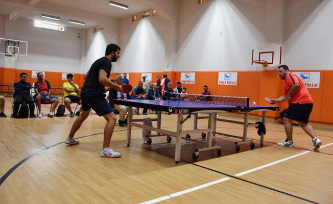 Kumluca'da masa tenisi turnuvası