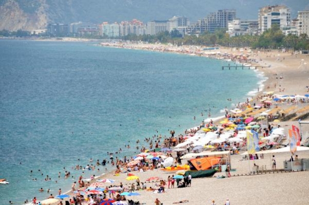 Antalya'da bayramın son günü sahiller doldu