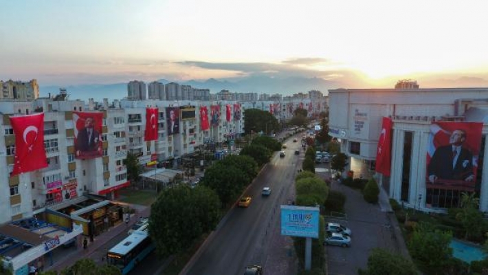 Cadde 30 Ağustos için bayraklarla donatıldı Cadde 30 Ağustos için bayraklarla donatıldı