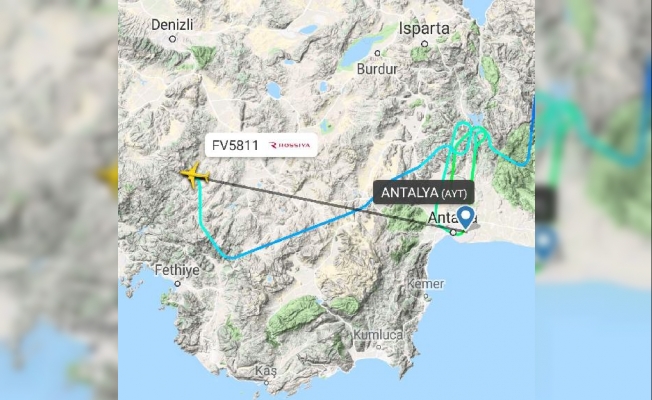 Antalya'da elektrik yüklü bulutlar, hava trafiğini etkiledi