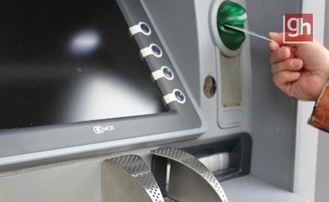 10 dakikada bir aynı ATM'den para çekince yakayı ele verdiler 10 dakikada bir aynı ATM'den para çekince yakayı ele verdiler