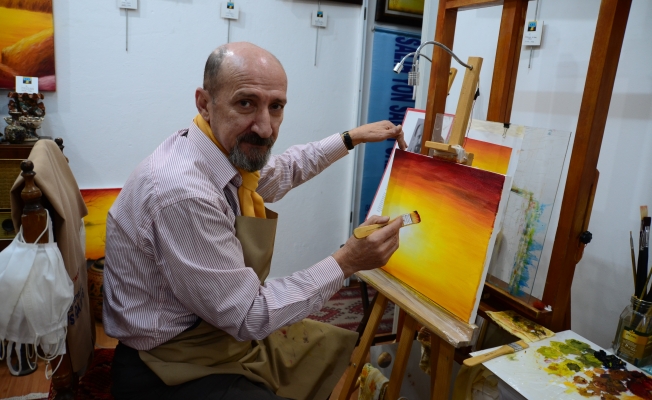 Antalyalı ressam 36’ıncı kişisel resim sergisini sanatseverlerle buluşturdu Antalyalı ressam 36’ıncı kişisel resim sergisini sanatseverlerle buluşturdu