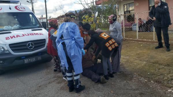 Bileklerini kesip ilaç içtikten sonra av tüfeğiyle yaşamına son verdi Bileklerini kesip ilaç içtikten sonra av tüfeğiyle yaşamına son verdi