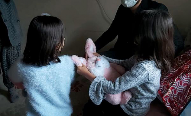 Melek İpek'in küçük kızı: Yaşasın babam artık gelmeyecek, biz dayak yemeyeceğiz Melek İpek'in küçük kızı: Yaşasın babam artık gelmeyecek, biz dayak yemeyeceğiz