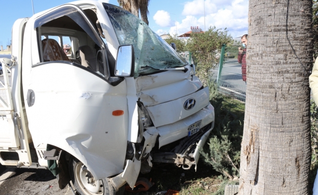 Otomobilin arkadan çarptığı kamyonetin sürücüsü hayatını kaybetti Otomobilin arkadan çarptığı kamyonetin sürücüsü hayatını kaybetti
