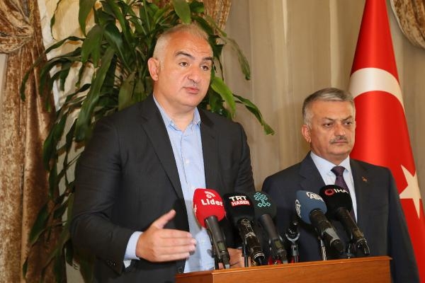 Bakan Ersoy: Antalya'yı 2022'de daha yoğun sezon bekliyor