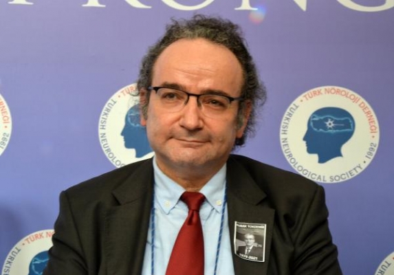 Prof. Dr. Topçuoğlu: Pandemiden çıkamamamızın nedeni aşı olmayanlar
