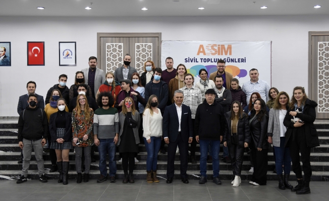 Erasmus programı ile Antalya’ya gelen gençler, şehrin temizliğine dikkat çekti