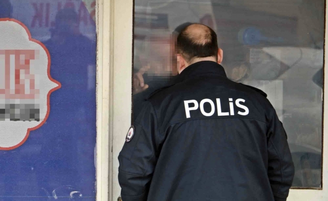 Müzakereci polisin bir sözü, kilitli kapıyı açtırdı