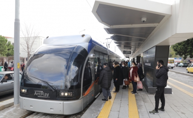 Varsak-Müze raylı sistem hattı 892 bin yolcuyu taşıdı