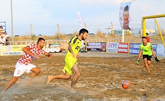 Manavgat'ta plaj futbolu heyecanı başladı