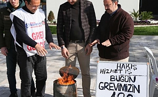 Antalya'da grevdeki işçiler ısınmak için ateş yakıyor