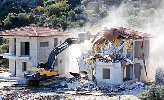 4 kaçak villa yıkıldı