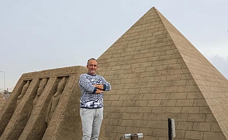 5 yıldır ayakta olan kumdan Keops Piramidi, Guinness'e aday