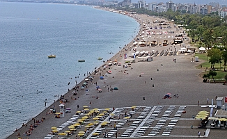  Antalya’da termometreler 36 dereceyi gösterdi, tatilciler sahillere akın etti