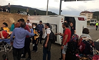 Antalya'da Romanya uyruklu turistleri taşıyan midibüs devrildi: 22 yaralı