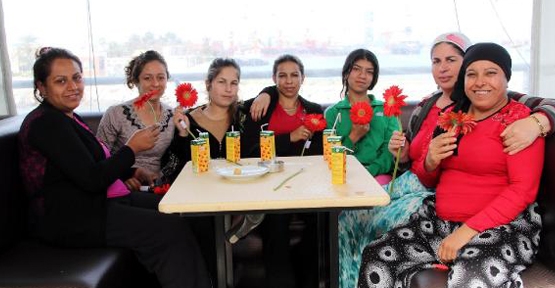 Zeytinköylü kadınlar 8 Mart'ı yat turunda kutladı
