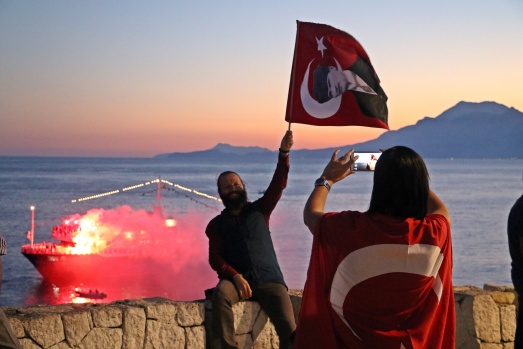 Cumhuriyet coşkusu meydanlara sığmadı