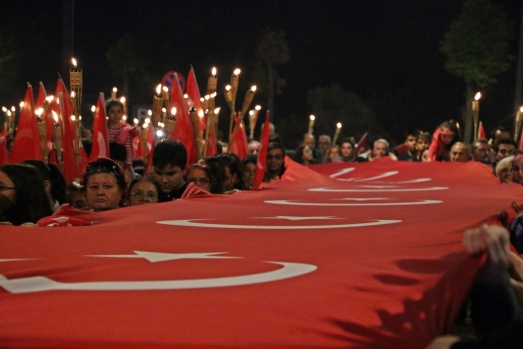 Cumhuriyet coşkusu meydanlara sığmadı