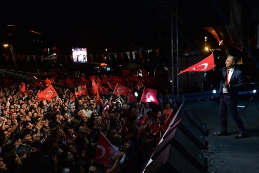 Cumhuriyet coşkusu meydanlara sığmadı