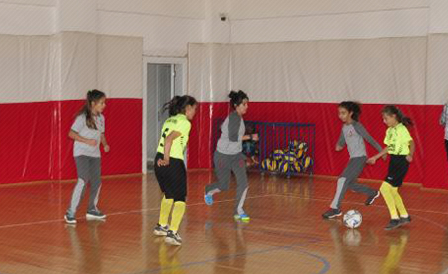 Yeşilbağ Kız Futsal Takımı ilk kez salonda çalıştı