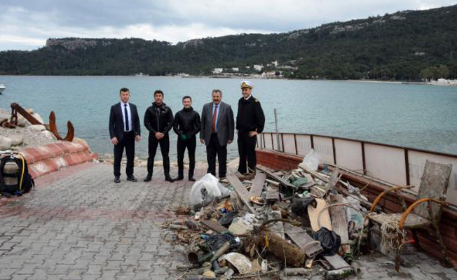 Ayışığı Koyu'nda deniz temizliği