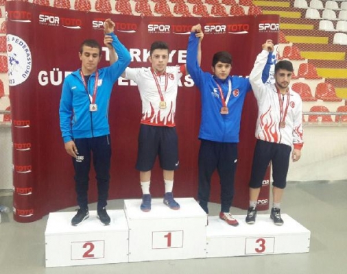 Büyükşehir güreşçisi Türkiye Şampiyonu