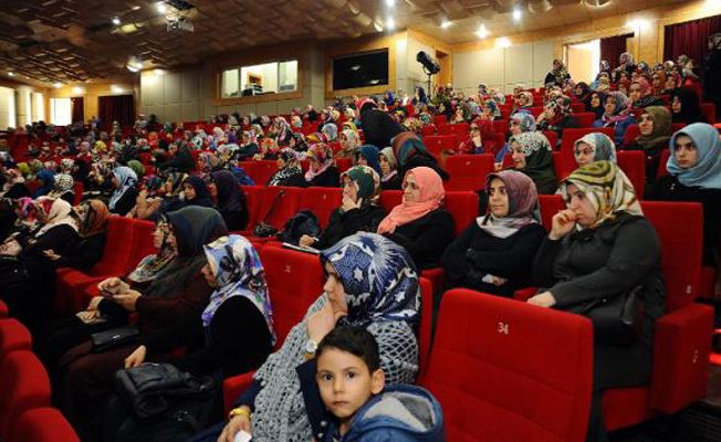 Kepez'de 'Biz Bir Aileyiz' konferansı