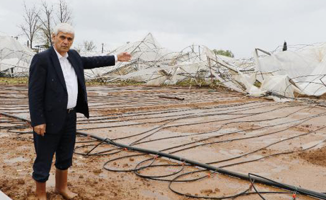 Antalya'da hortum, serada ve tarım alanlarında hasara yol açtı