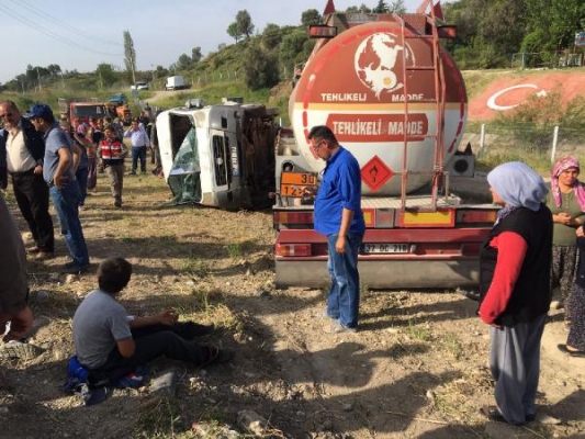Antalya'da tankerle öğrenci servisi çarpıştı: 16 yaralı
