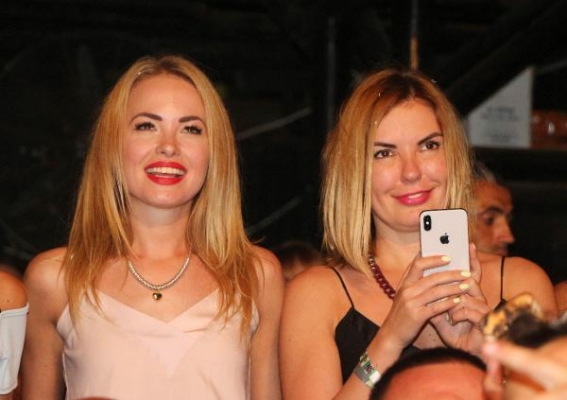 Antalya'da Rus şarkıcı izdihamı