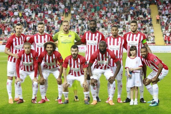 Antalyaspor'da 10 futbolcunun sözleşmesi sona erecek