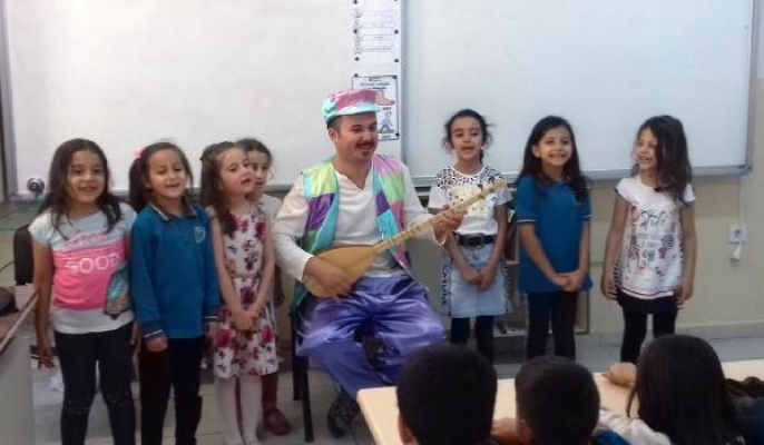 Dayıoğlu, Elmalı'da öğrencilere konser verdi