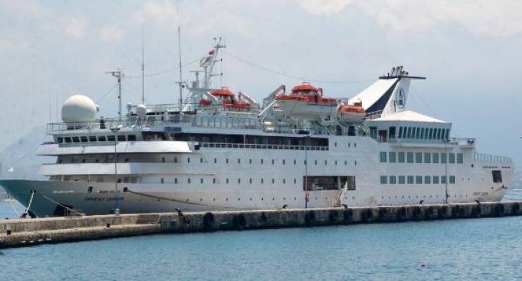 Lübnanlı turistleri taşıyan 'kruvaziyer' Alanya'ya geldi