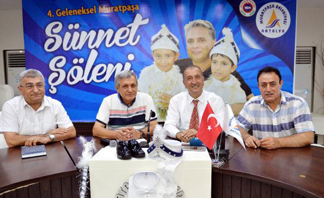 Sünnet şöleninin halay başı Mahmut Tuncer