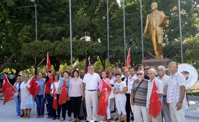 Finike'de Zafer Bayramı törenle kutlandı