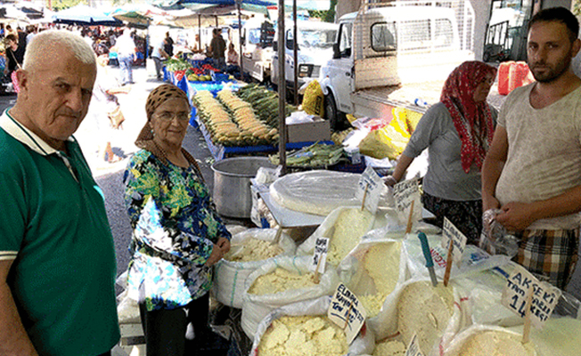 TARİHİ PAZARDA KAFALAR KARIŞIK