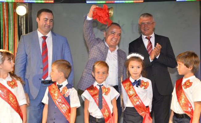 İlk ders zili Rus Okulu'nda çaldı İlk ders zili Rus Okulu'nda çaldı