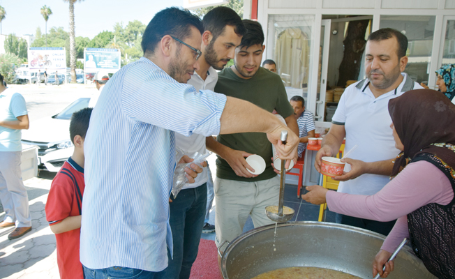 Ramazan Özen aşure ikram etti