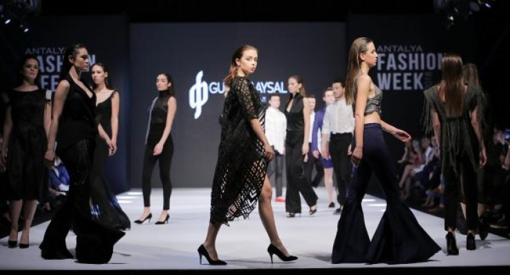 Antalyalı mankenler moda şovunda