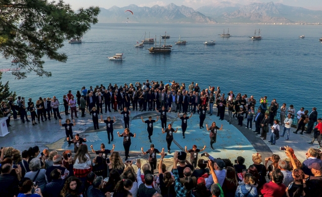 200 metrelik Atatürk bayrağı taşındı
