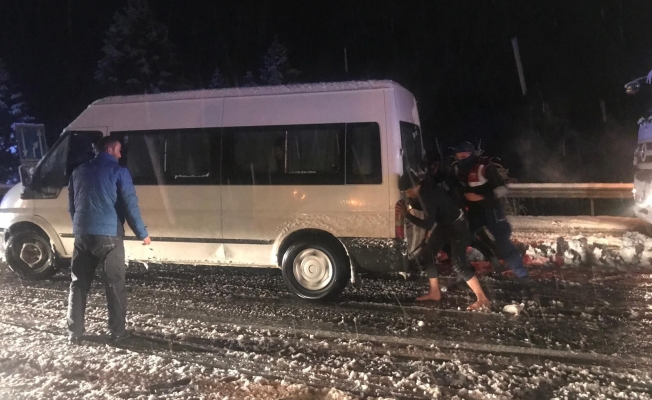 Antalya-Konya karayolunda ulaşıma kar engeli