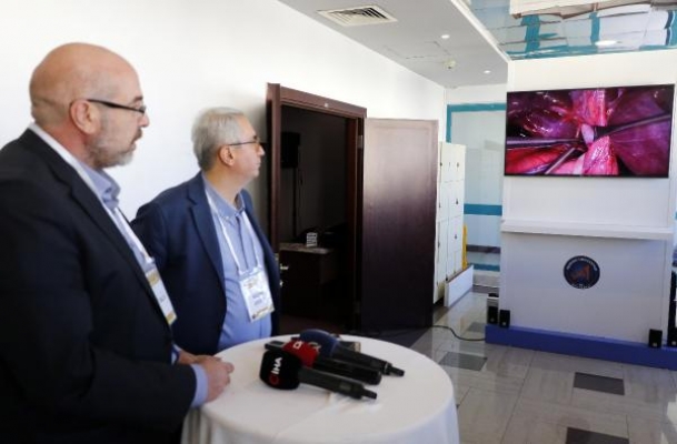 Kardeşten ağabeye canlı yayında karaciğer nakli