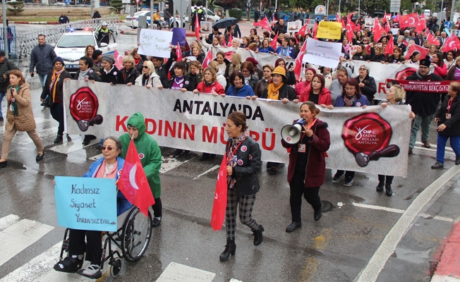 Antalya'da kadınlar hakları için yürüdü